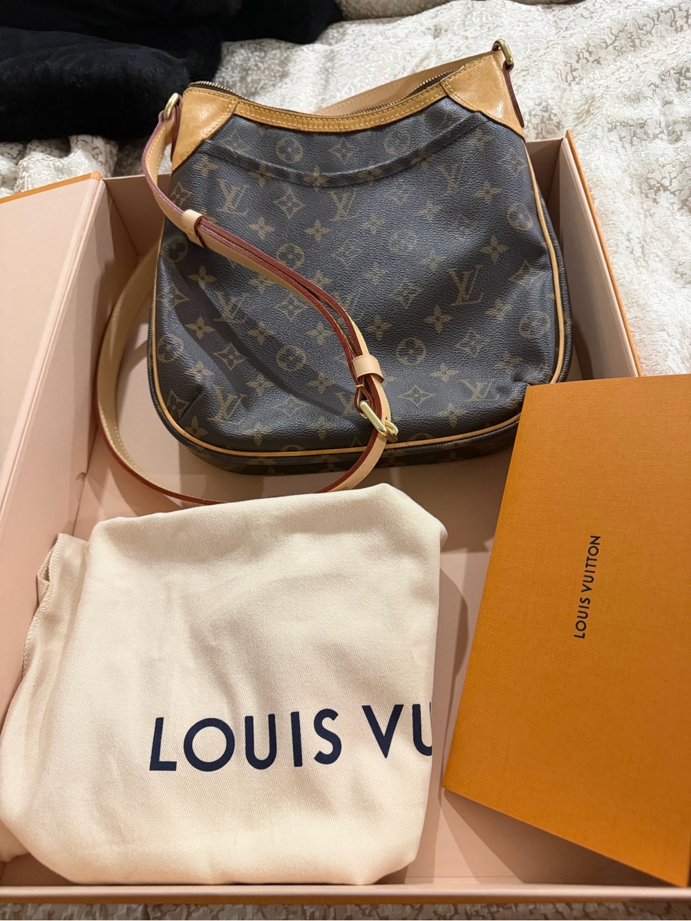 Louis Vuitton Monogram Odeon Crossbody Shoulder bag 
Full inclusion